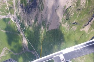 Air-Glaciers porte secours à deux grimpeurs bloqués dans la région du Sanetsch